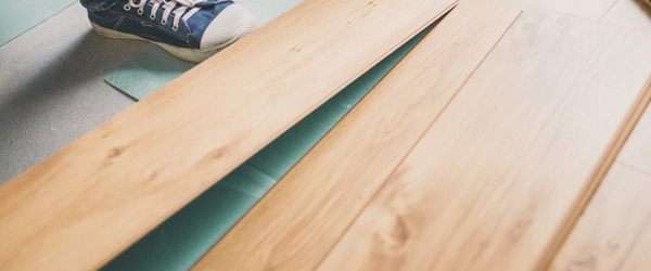 differences parquet flottant stratifie