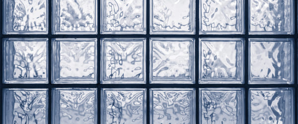 mur brique verre