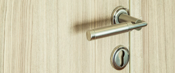 serrure porte entree bois